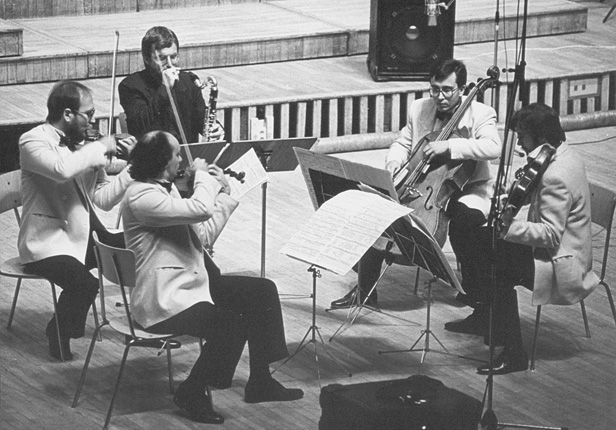 Silesian Quartet and Harry Sparnaay during a concert (1988), photo by Andrzej Glanda