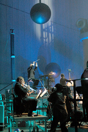Warszawska Jesień 2005, Koncert w Hali Najwyższych Napięć, fot. Jan Rolke