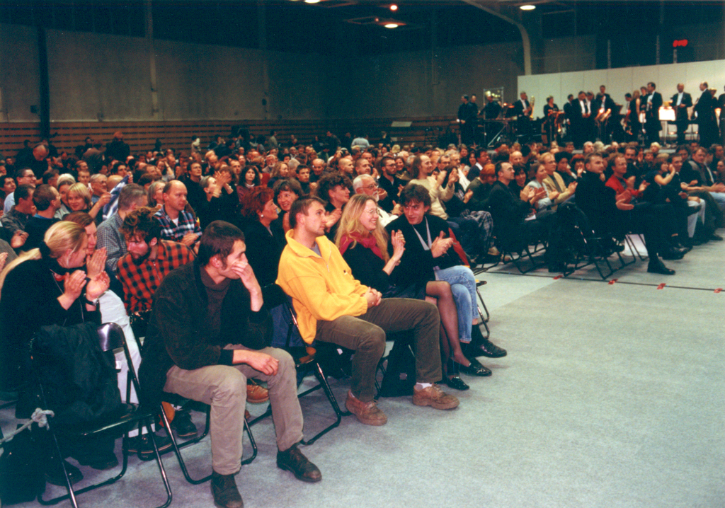 Warszawska Jesień 2000, Publiczność w Hali Legii, fot. Jan Rolke