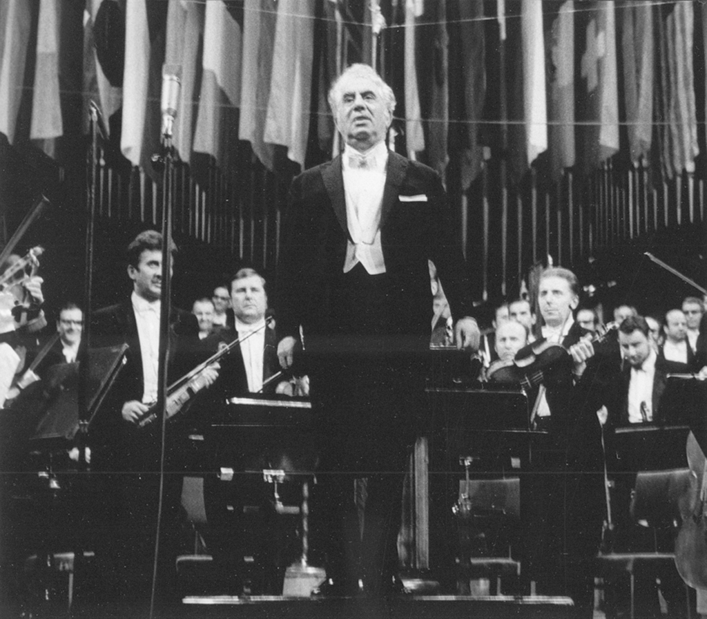 Aram Chaczaturian po wykonaniu swojej II Symfonii 24 września 1972, fot. Andrzej Zborski