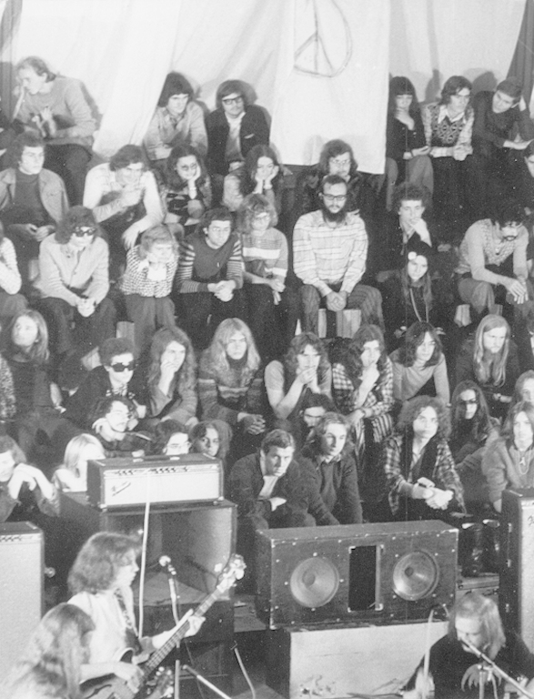 The audience at a concert of the Agitation free ensemble (1974), photo by Andrzej Zborski