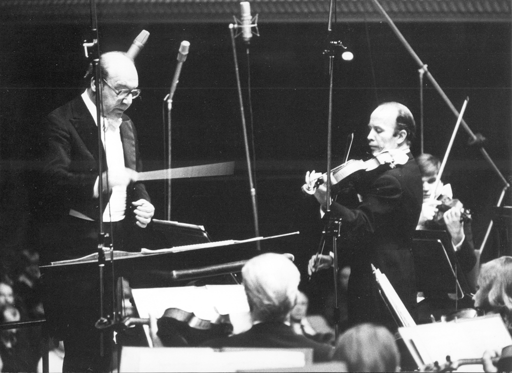 Stefan Kamasa performs Roman Palester's Viola Concerto with the National Philharmonic under Andrzej Markowski on 16 September 1979, photo by Andrzej Glanda