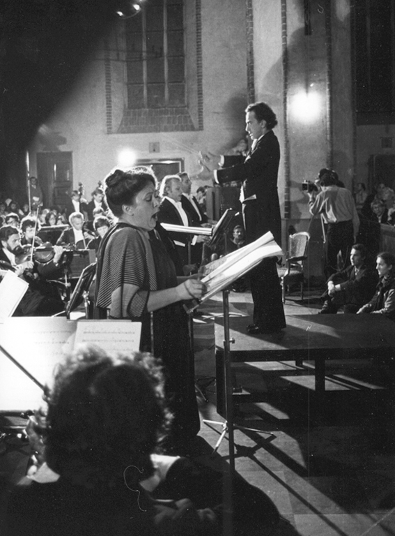 Jadwiga Gadulanka, Wiesław Ochman, Andrzej Hiolski and Antoni Wit perform Krzysztof Penderecki's Te Deum on 21 September 1981, photo by Andrzej Glanda