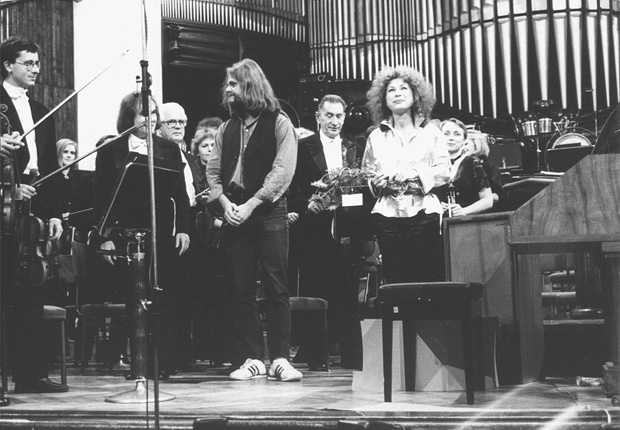 Paweł Szymański and Elżbieta Chojnacka after the performance of Partita III on 28 September 1986, photo by Andrzej Glanda
