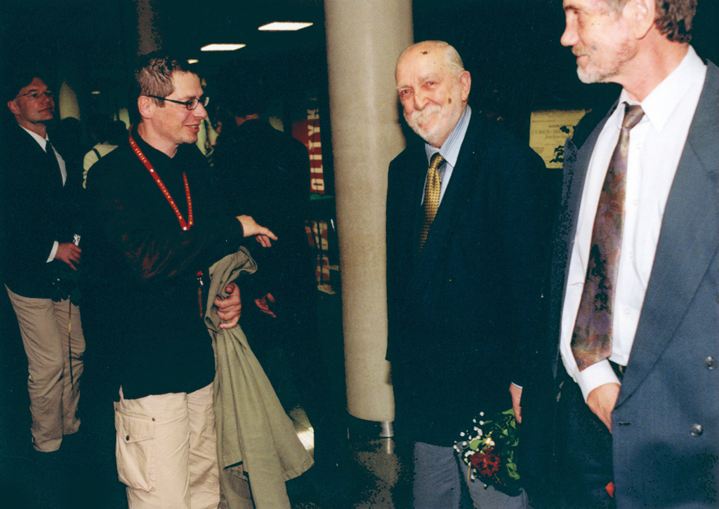Warszawska Jesień 2004, Tadeusz Wielecki i Bogusław Schaeffer w kuluarach, fot. Jan Rolke