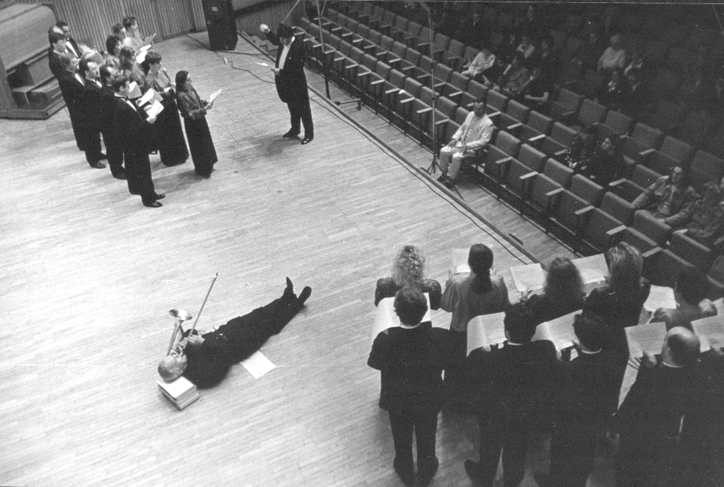 Vinko Globokar i Schola Cantorum Gedanensis pod dyrekcją Jana Łukaszewskiego wykonują Kolo Globokara 25 września 1992