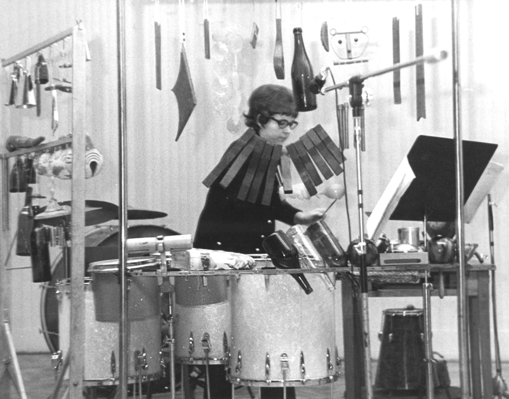 Marta Ptaszyńska performs John Cage's 27'10.554'' (1971), photo by Andrzej Zborski