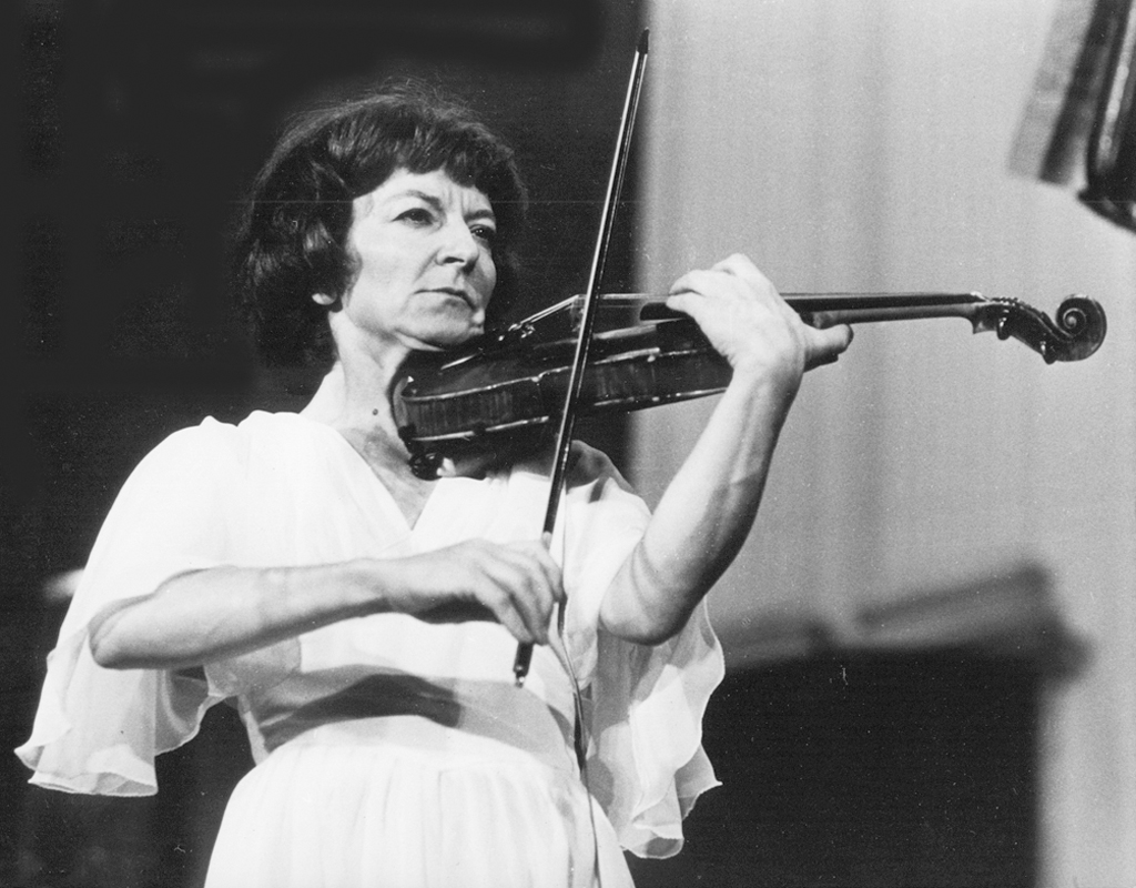 Wanda Wiłkomirska wykonuje Koncert skrzypcowy Zbigniewa Bargielskiego 18 września 1978, fot. Jan Hausbrandt